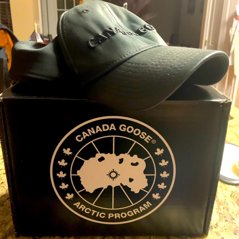 Canada Goose Men’s Hat Used Large w/ Box